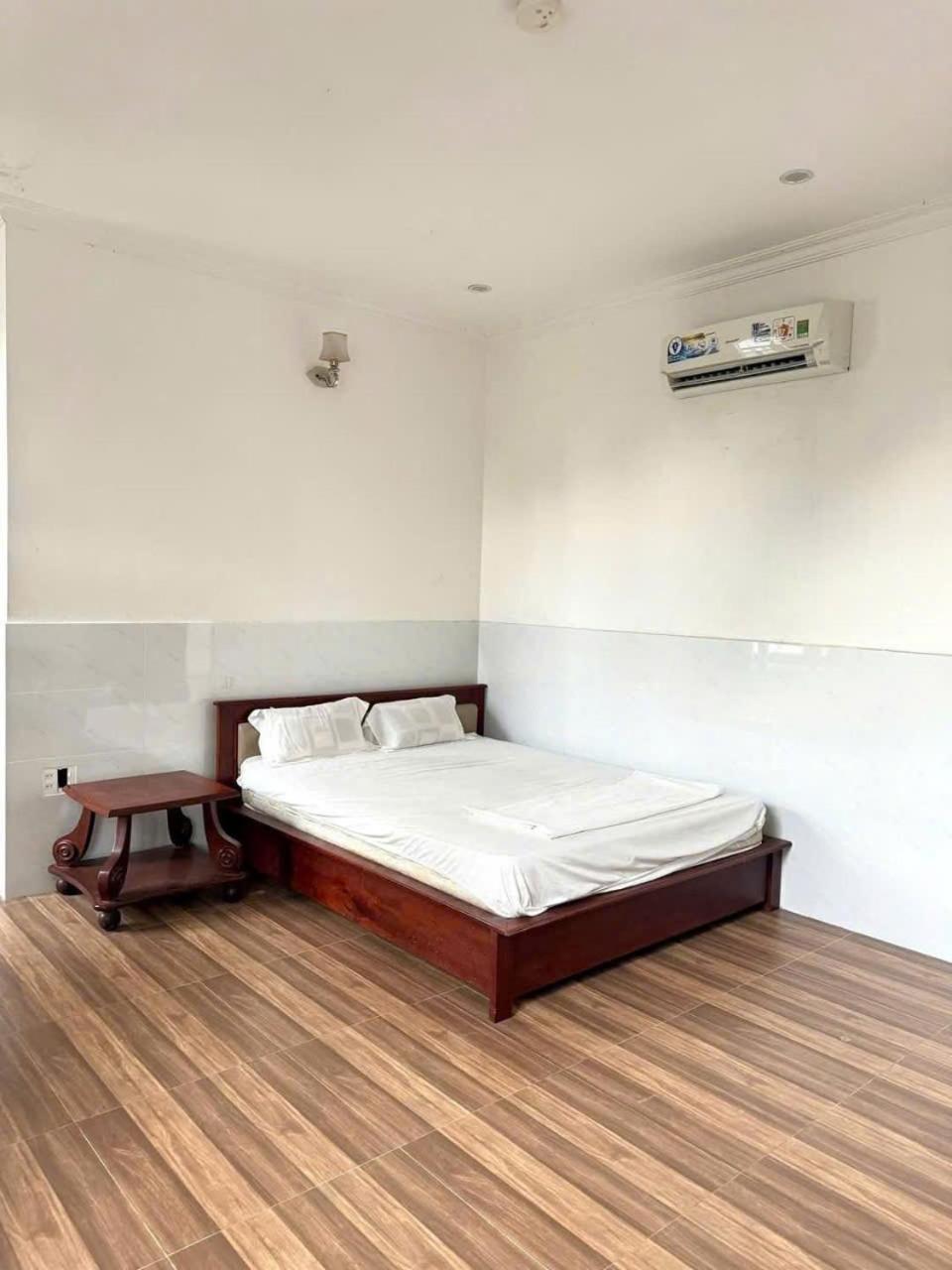Khach San Tan Cuu Long Hotel Binh Chanh Exterior photo